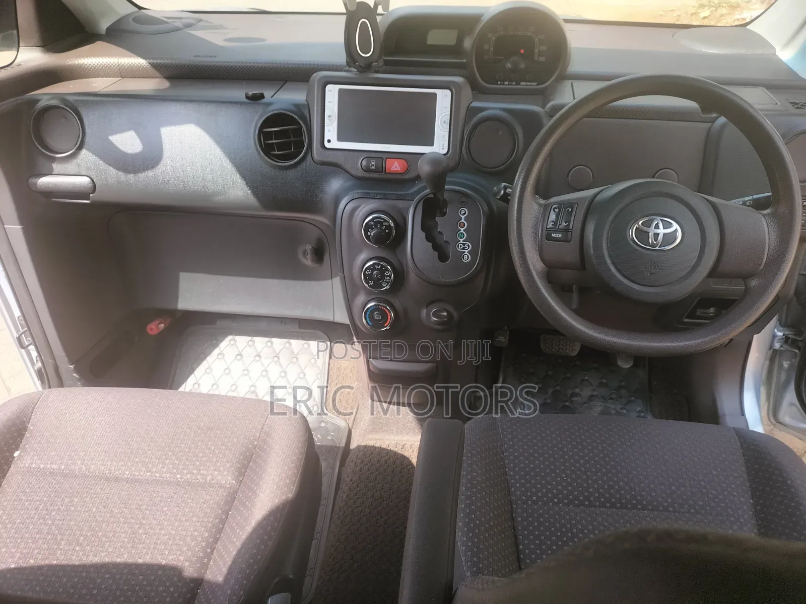 Toyota Spade 2014 Blue