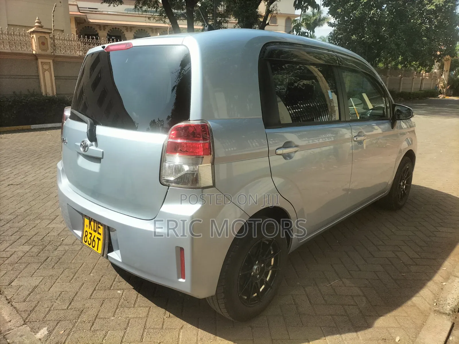 Toyota Spade 2014 Blue