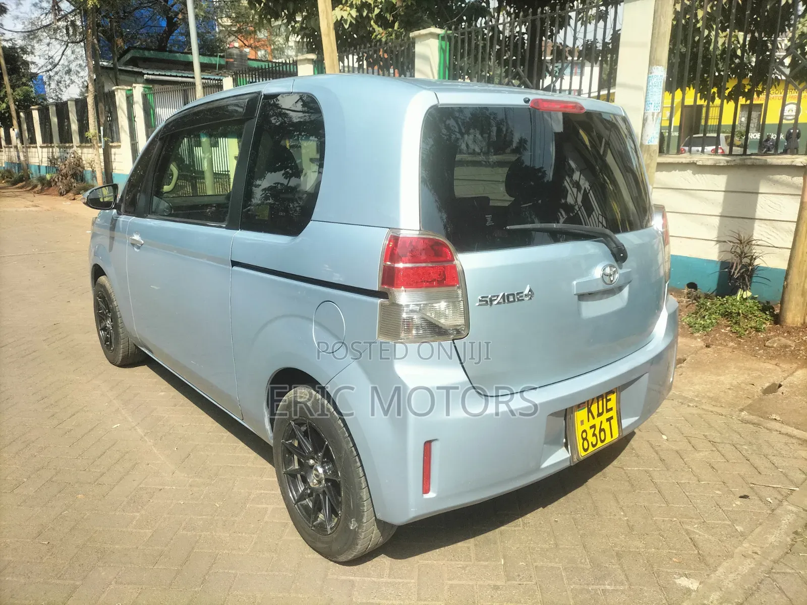 Toyota Spade 2014 Blue