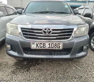 Toyota Hilux 2014 Gray