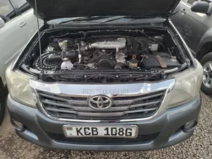 Toyota Hilux 2014 Gray