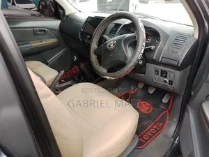 Toyota Hilux 2014 Gray