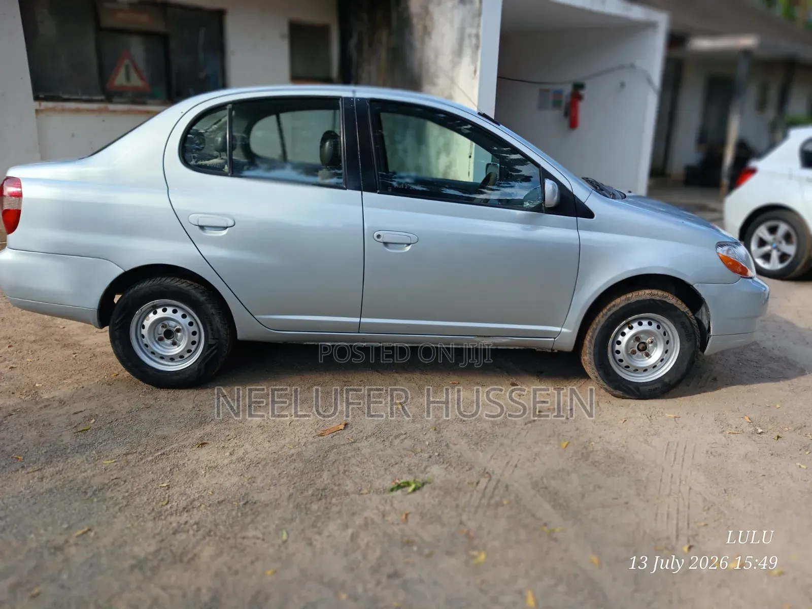 Toyota Platz 2000 Silver
