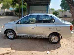 Toyota Platz 2000 Silver