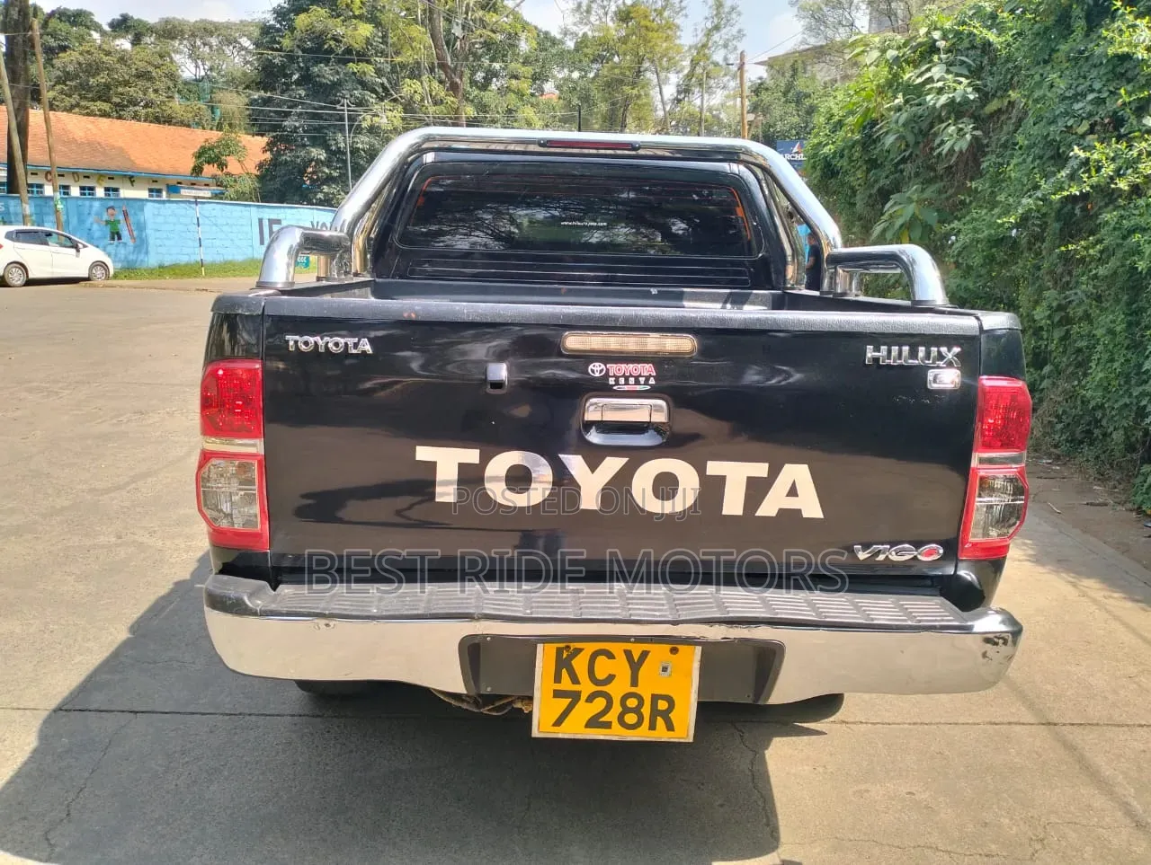 Toyota Hilux 2013 Black