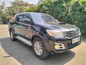 Toyota Hilux 2013 Black