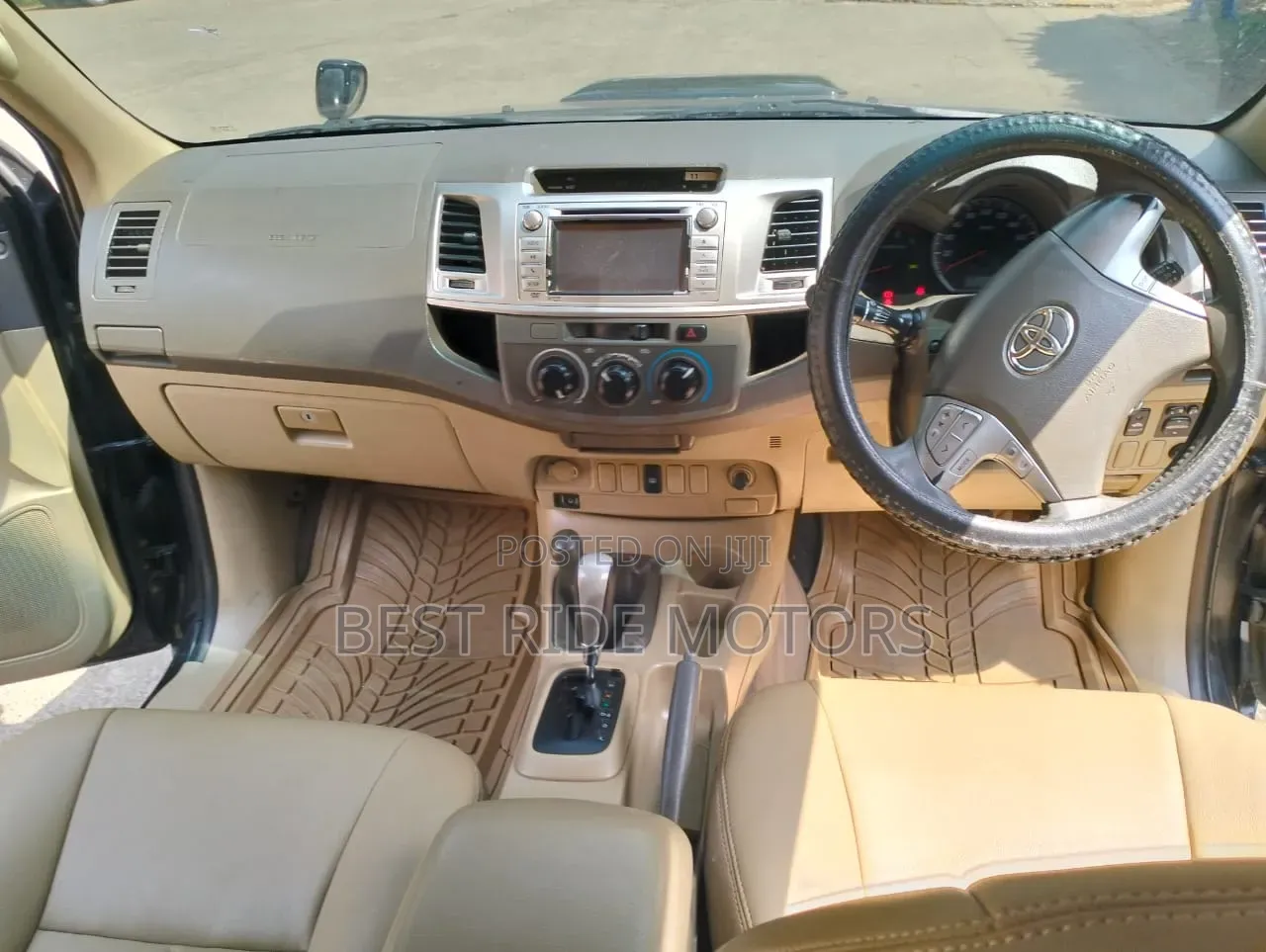 Toyota Hilux 2013 Black