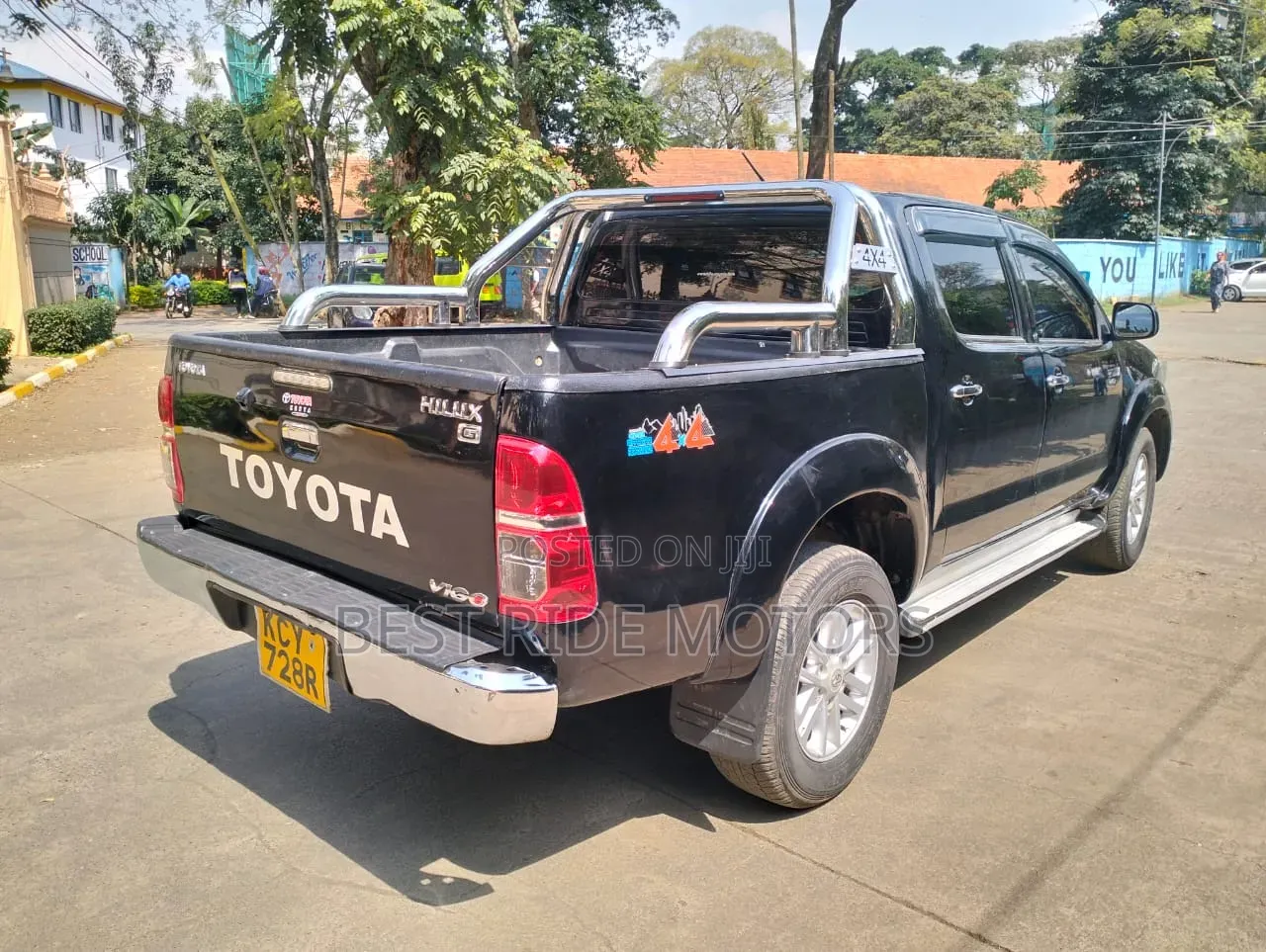 Toyota Hilux 2013 Black
