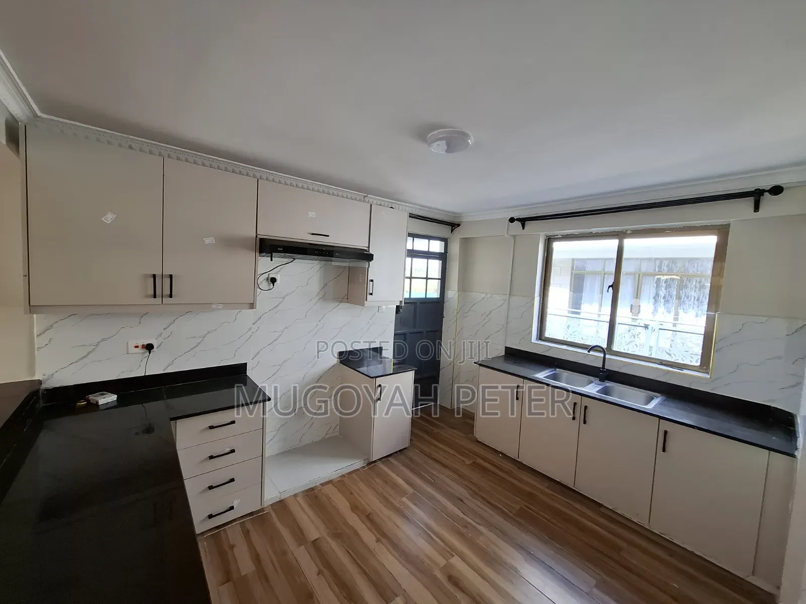 3bdrm Townhouse / Terrace in Kerarapon, Karen C for rent