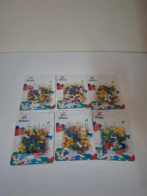 Push Pins/Thumbtacks - Pack of 100