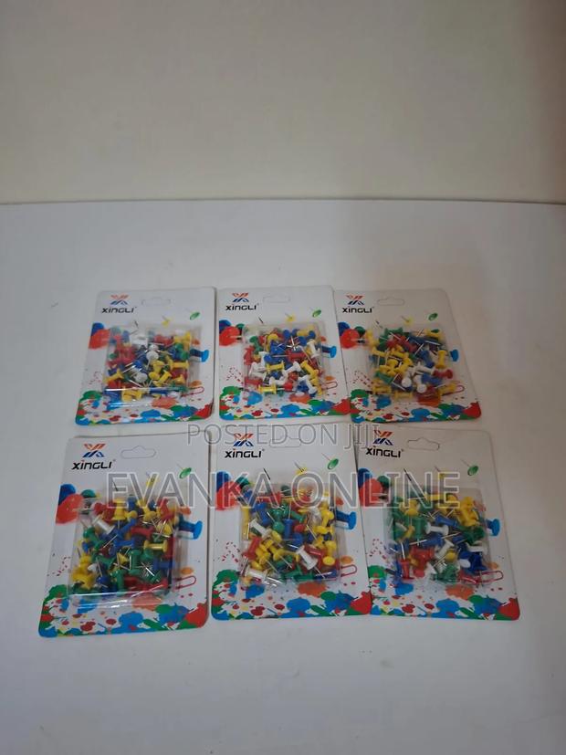 Push Pins/Thumbtacks - Pack of 100