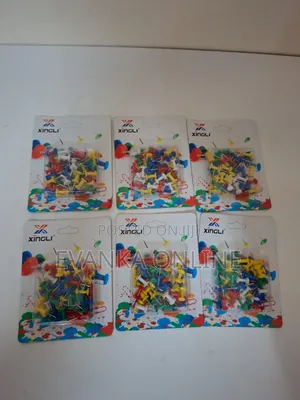 Push Pins/Thumbtacks - Pack of 100
