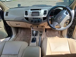 Toyota Hilux 2013 Black