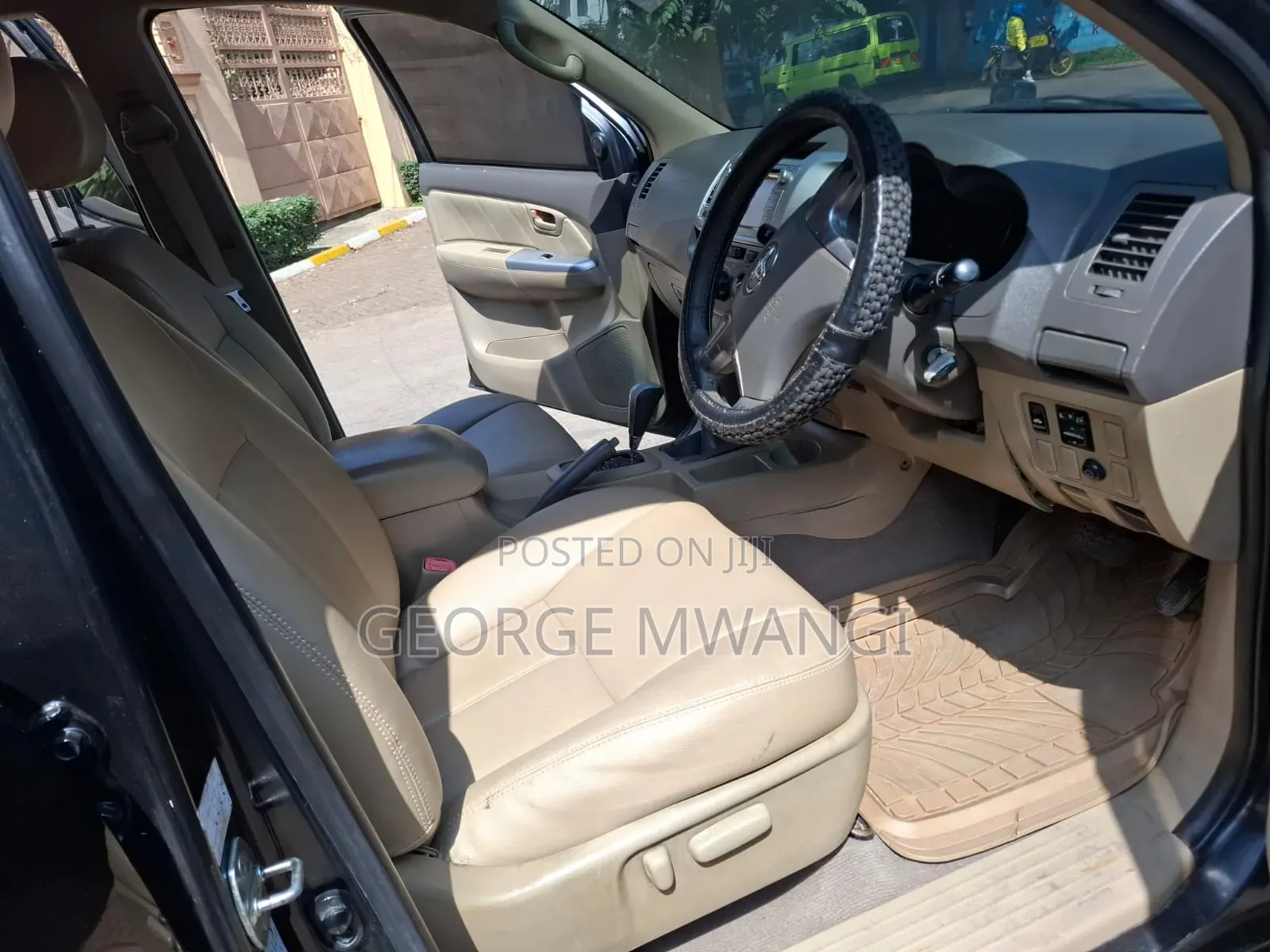 Toyota Hilux 2013 Black