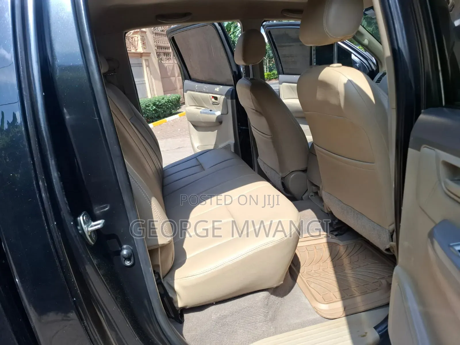 Toyota Hilux 2013 Black