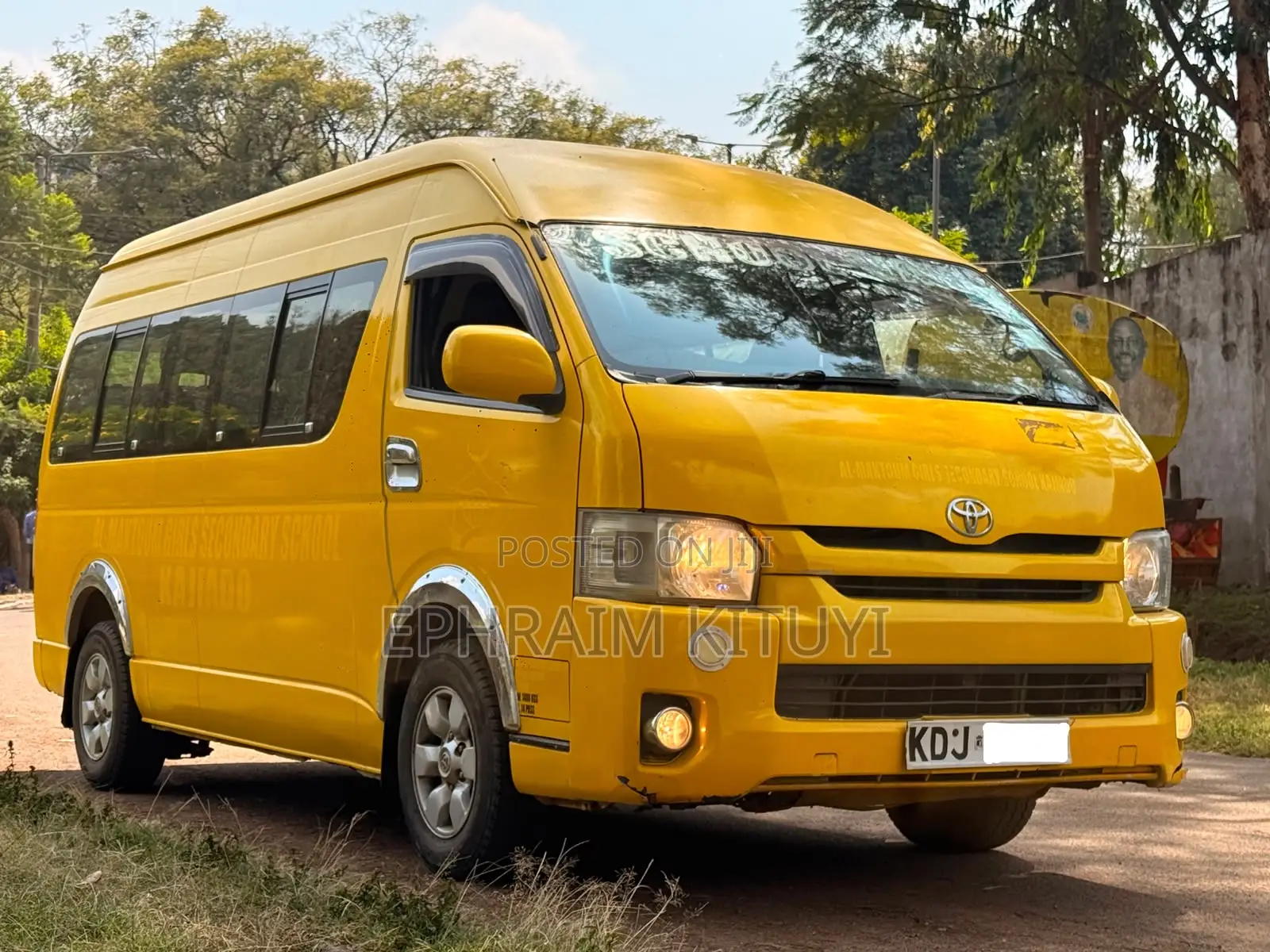 Toyota HiAce 2015 Yellow