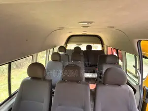 Toyota HiAce 2015 Yellow