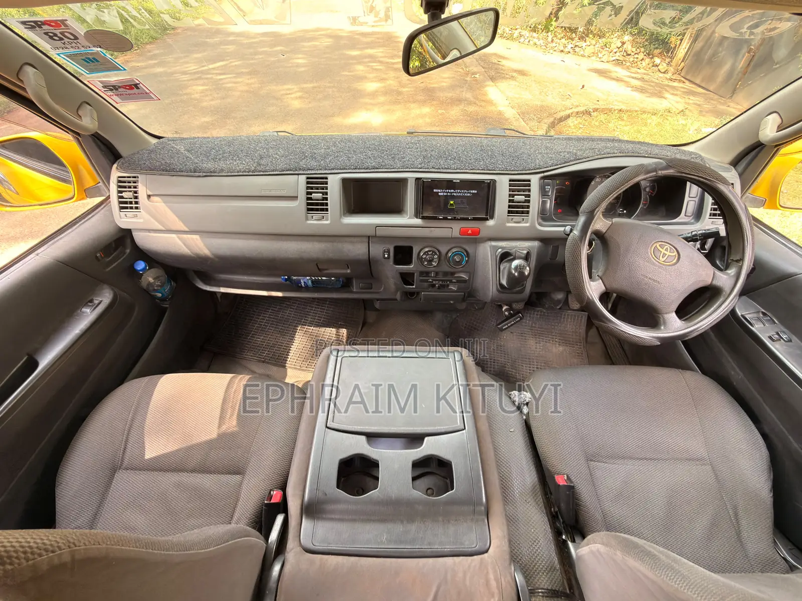 Toyota HiAce 2015 Yellow