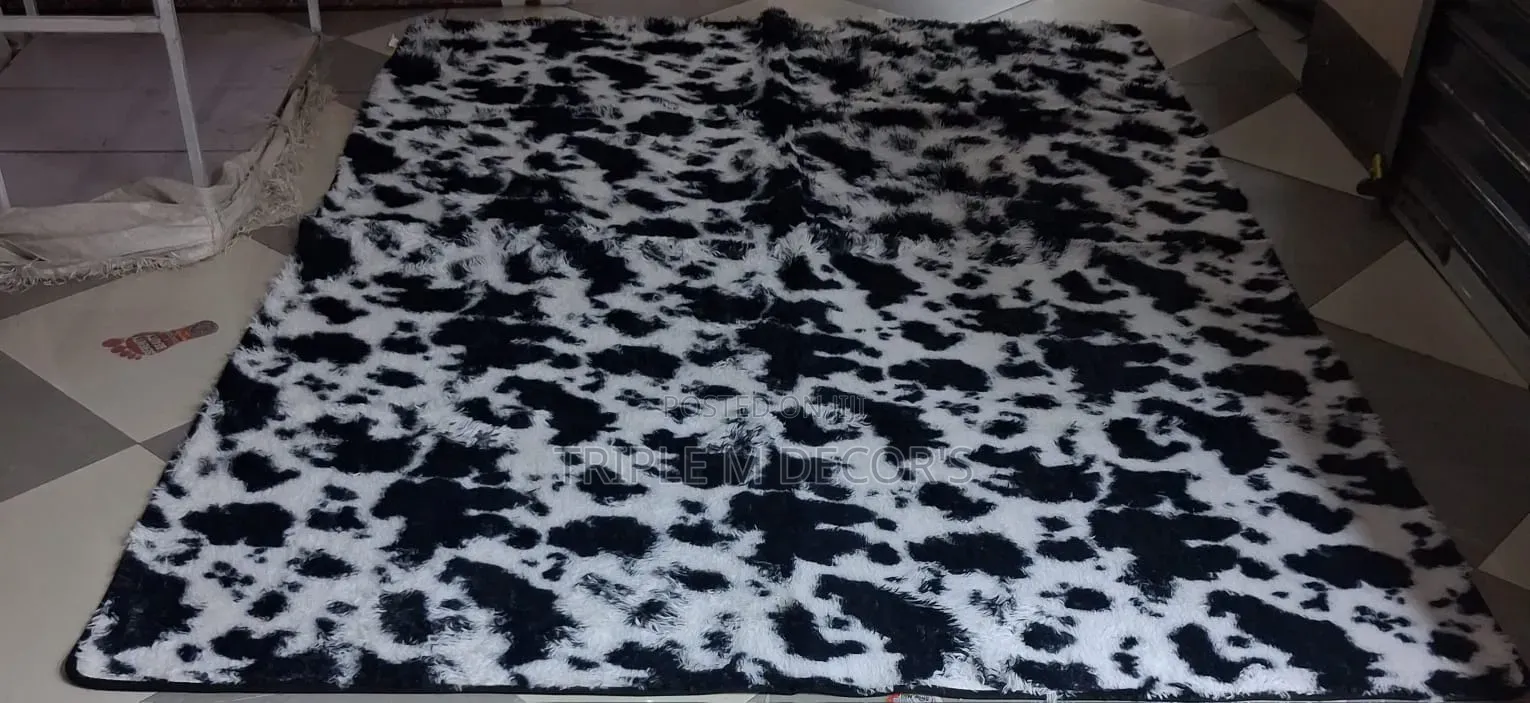Soft and Classy 7 by 10 Fluffy Carpets
