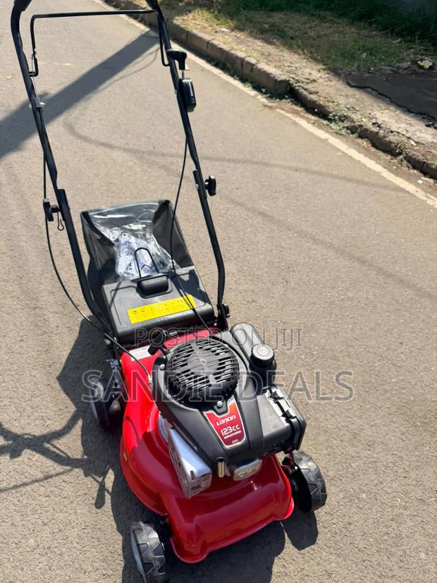 Grass Mowing Machine