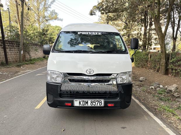 Toyota HiAce 2016 White