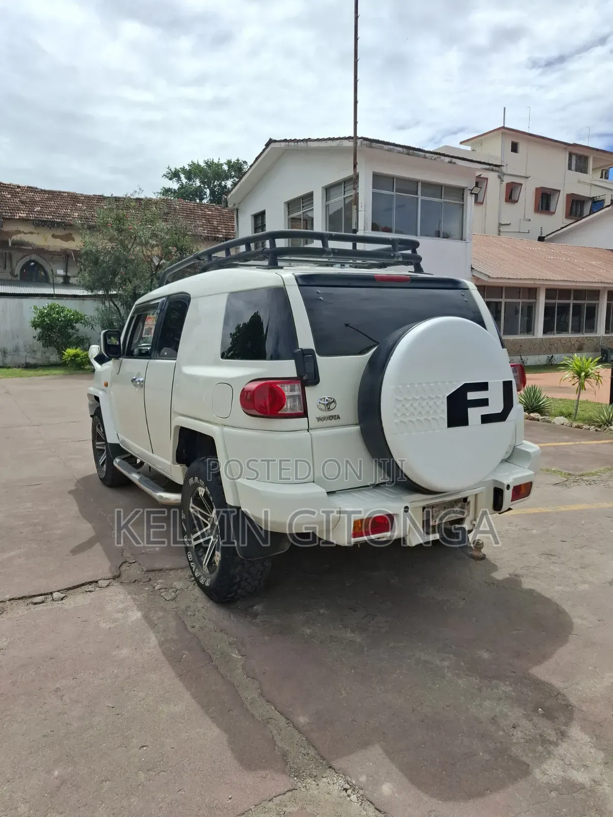 Toyota FJ Cruiser 2013 White