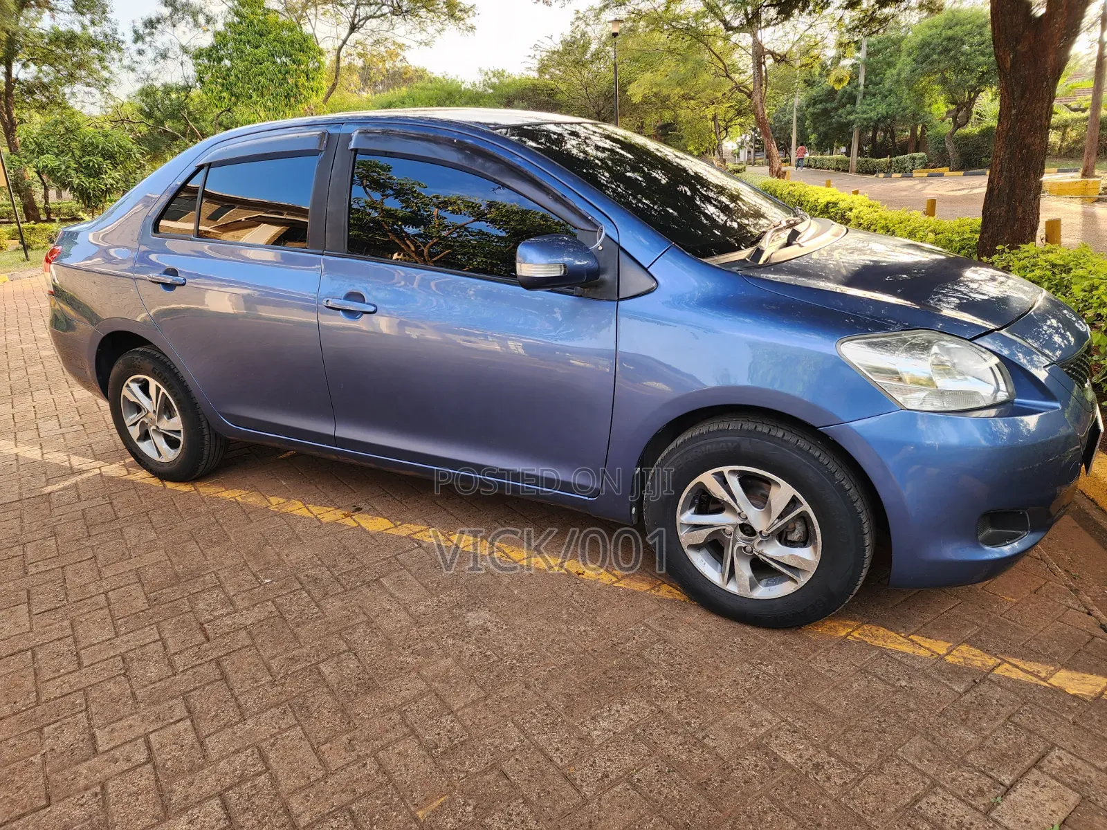 Toyota Belta 2010 Blue