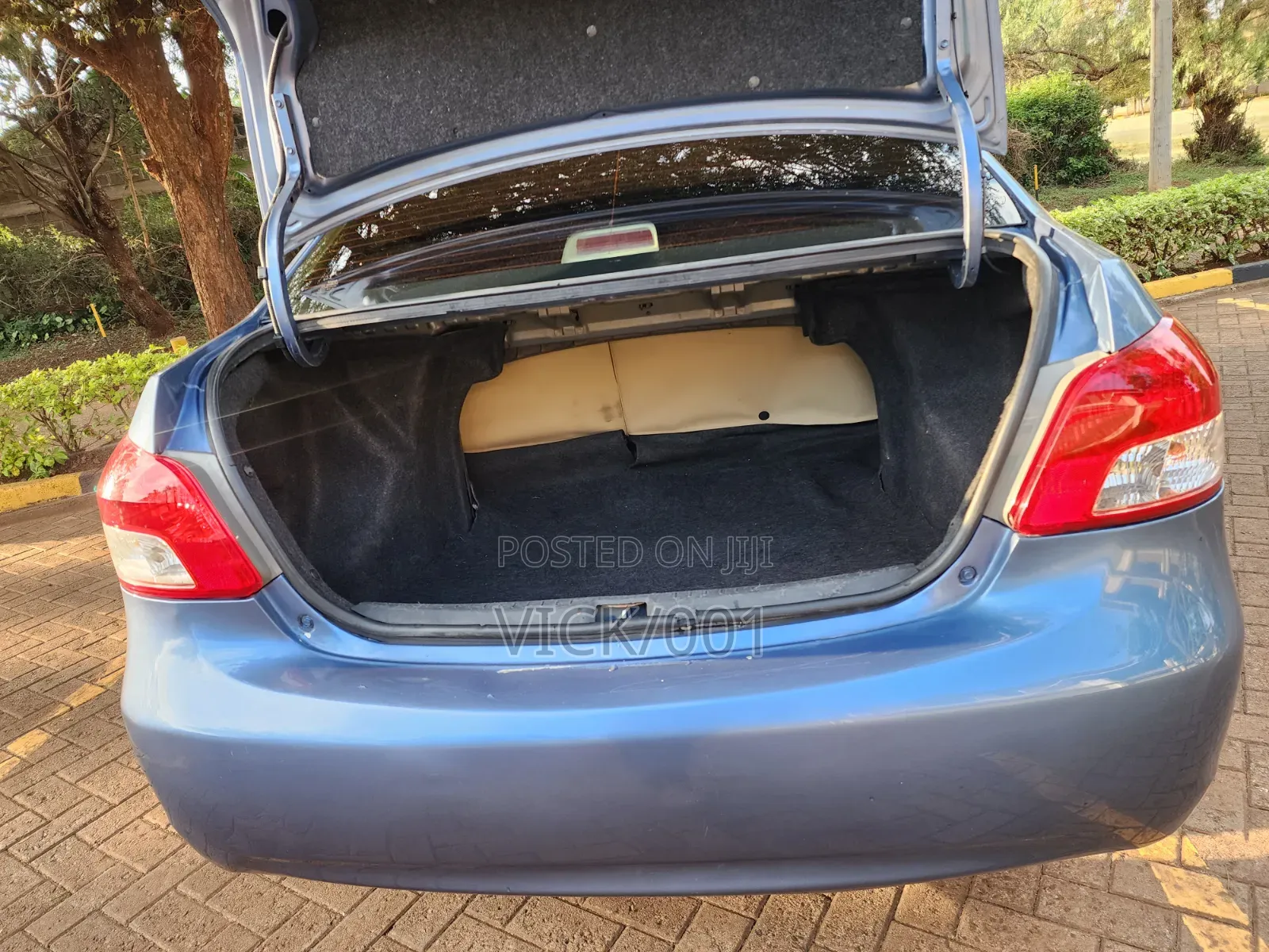 Toyota Belta 2010 Blue