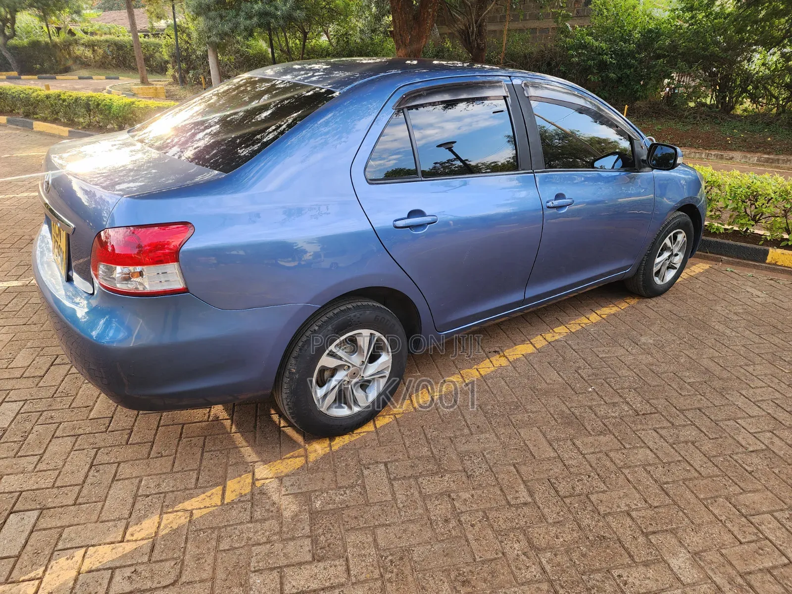 Toyota Belta 2010 Blue