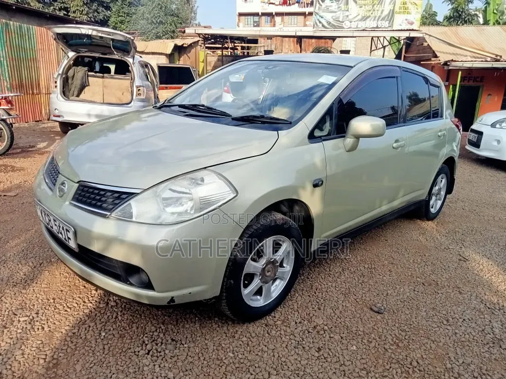 Nissan Tiida 2010 Beige