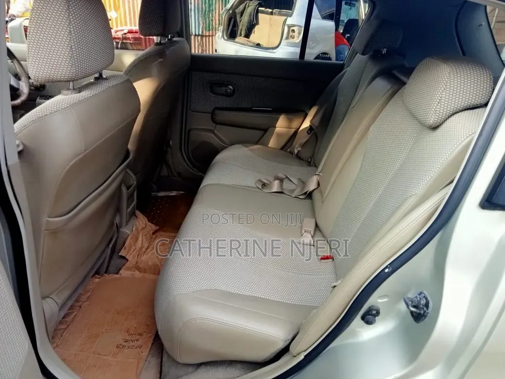 Nissan Tiida 2010 Beige