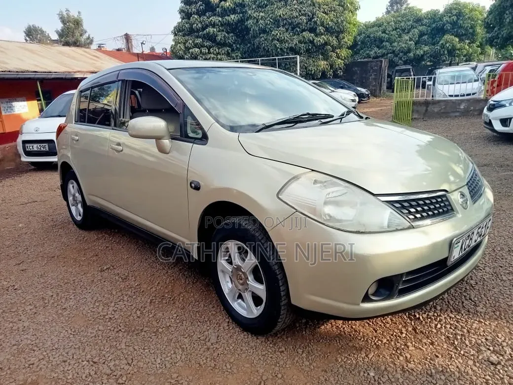 Nissan Tiida 2010 Beige
