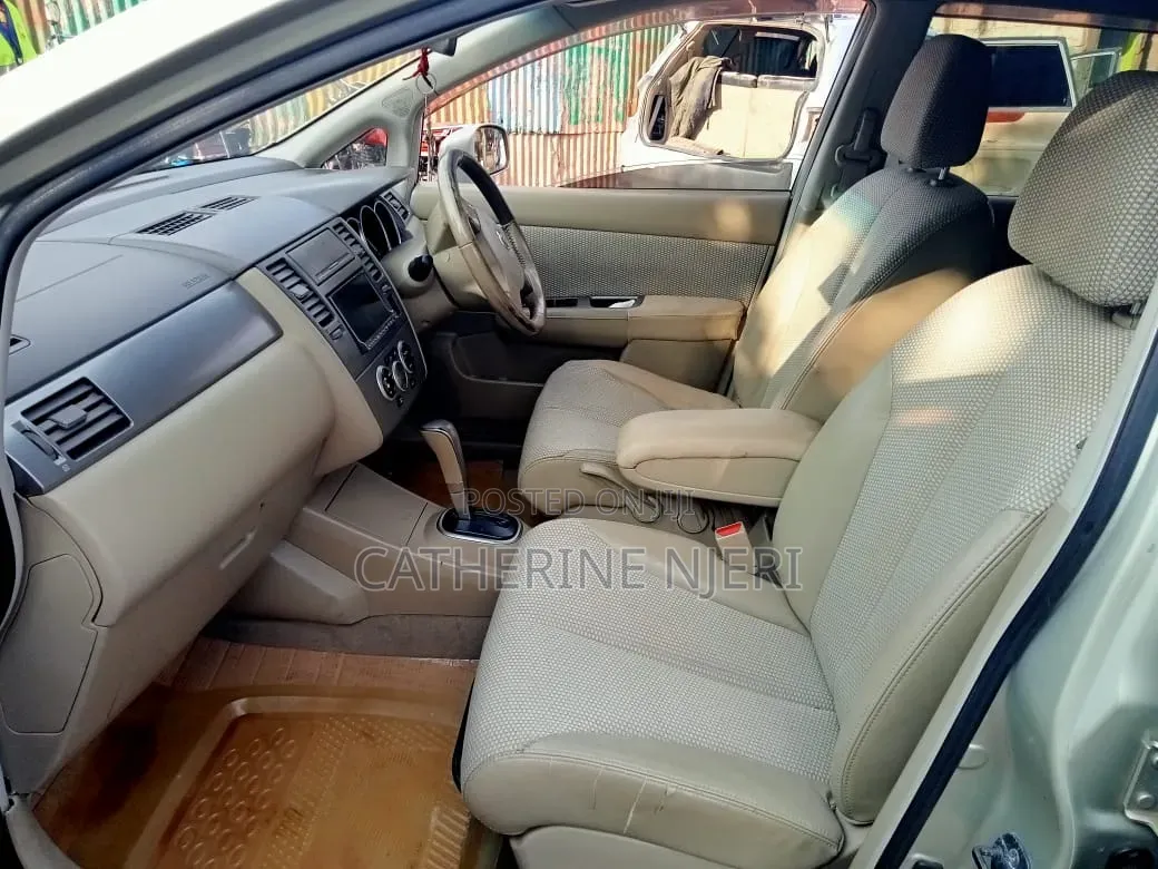 Nissan Tiida 2010 Beige