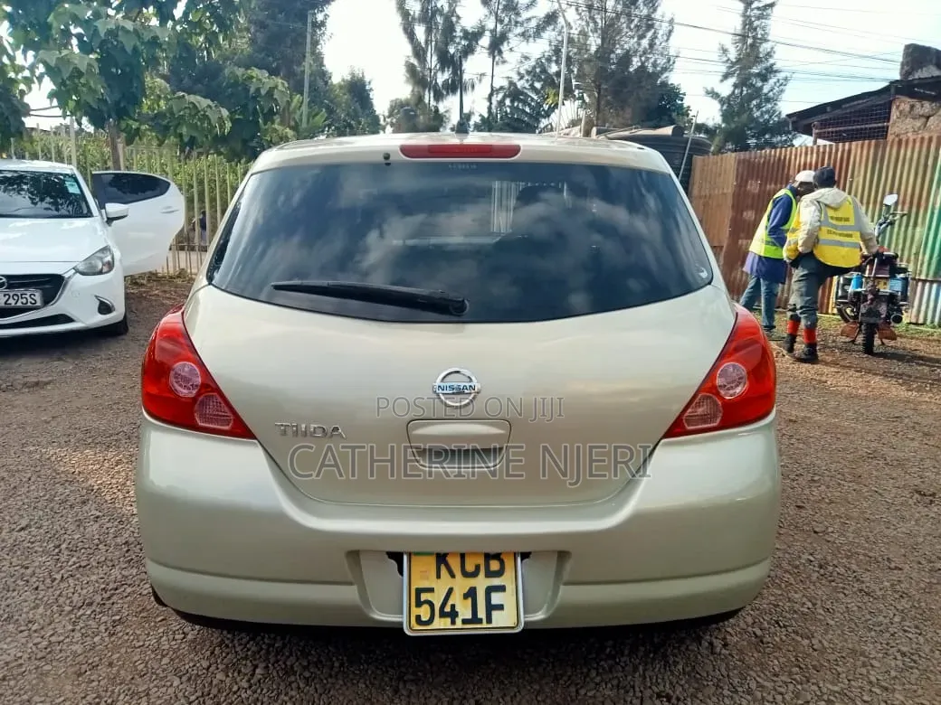 Nissan Tiida 2010 Beige