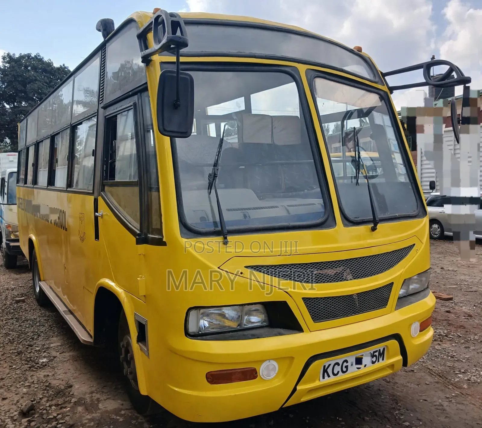 Isuzu Executive Bus 2015 Yellow