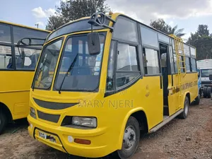Isuzu Executive Bus 2015 Yellow