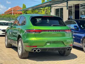 Porsche Macan Base 2019 Green