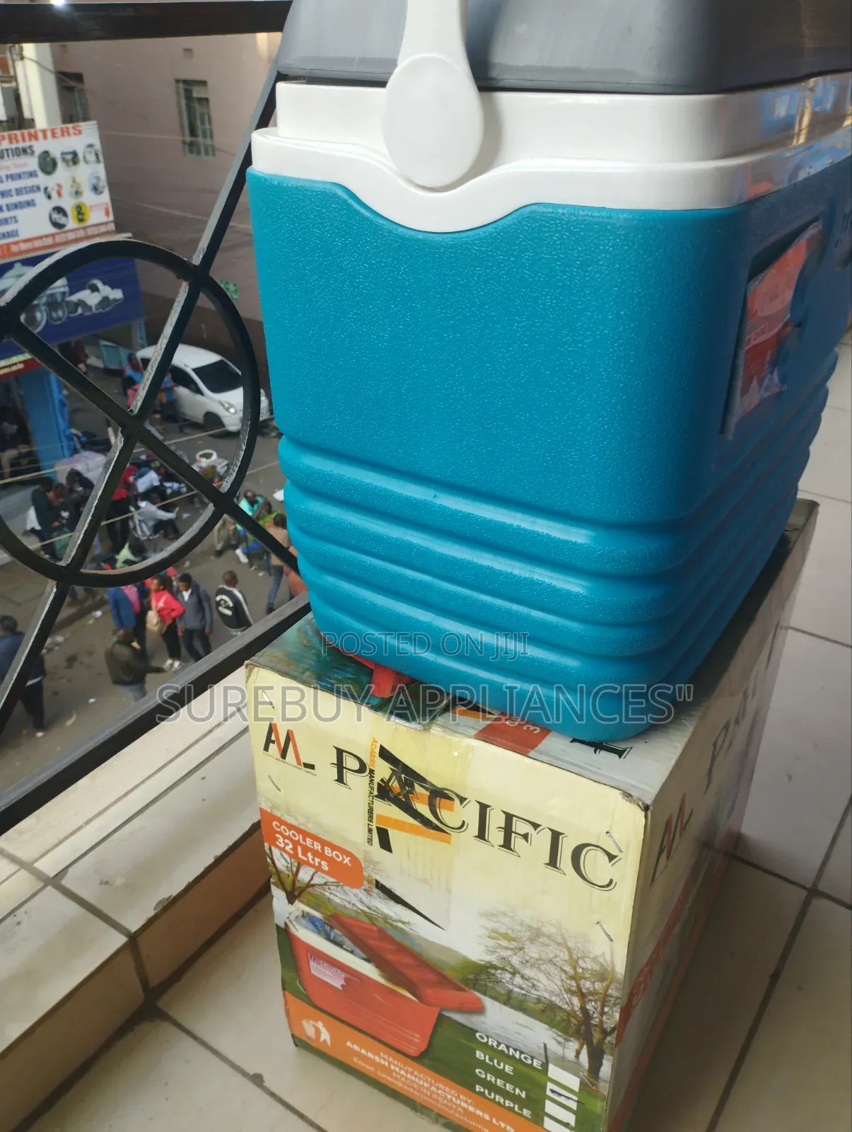 Pacific 32l Insulated Cooler Box