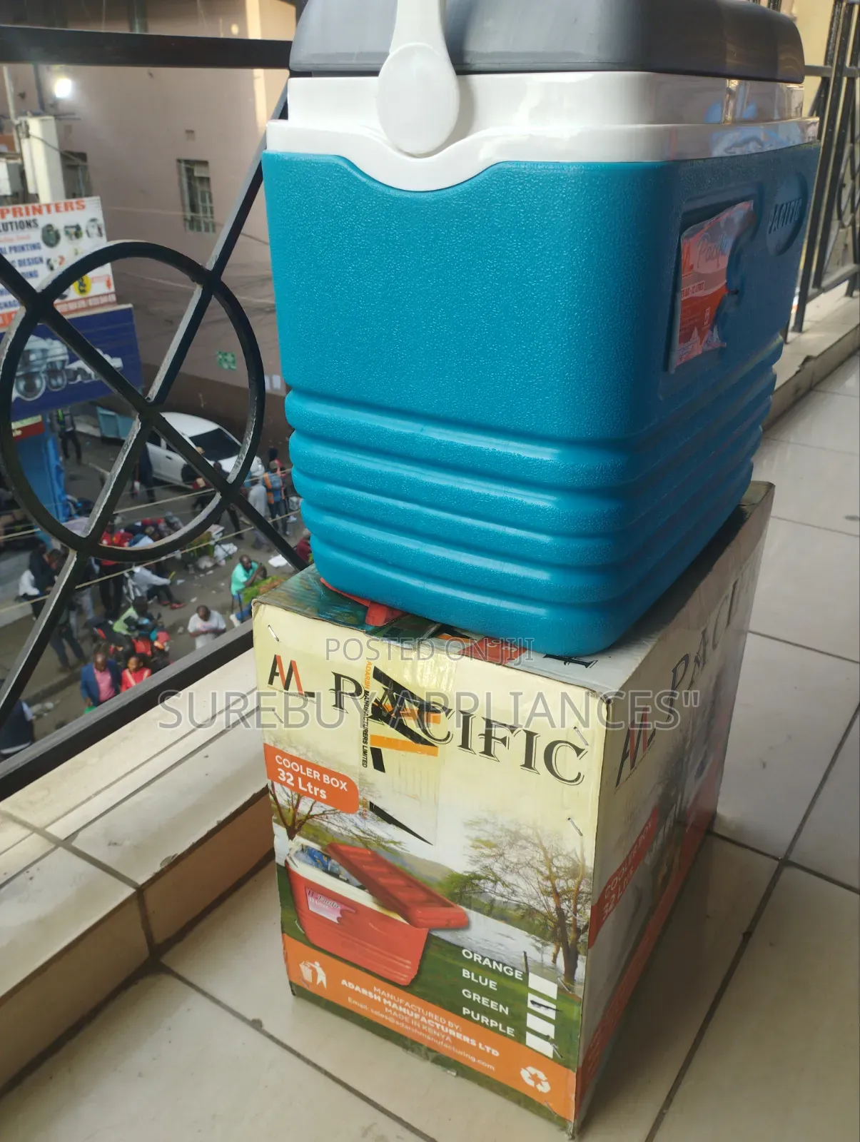 Pacific 32l Insulated Cooler Box