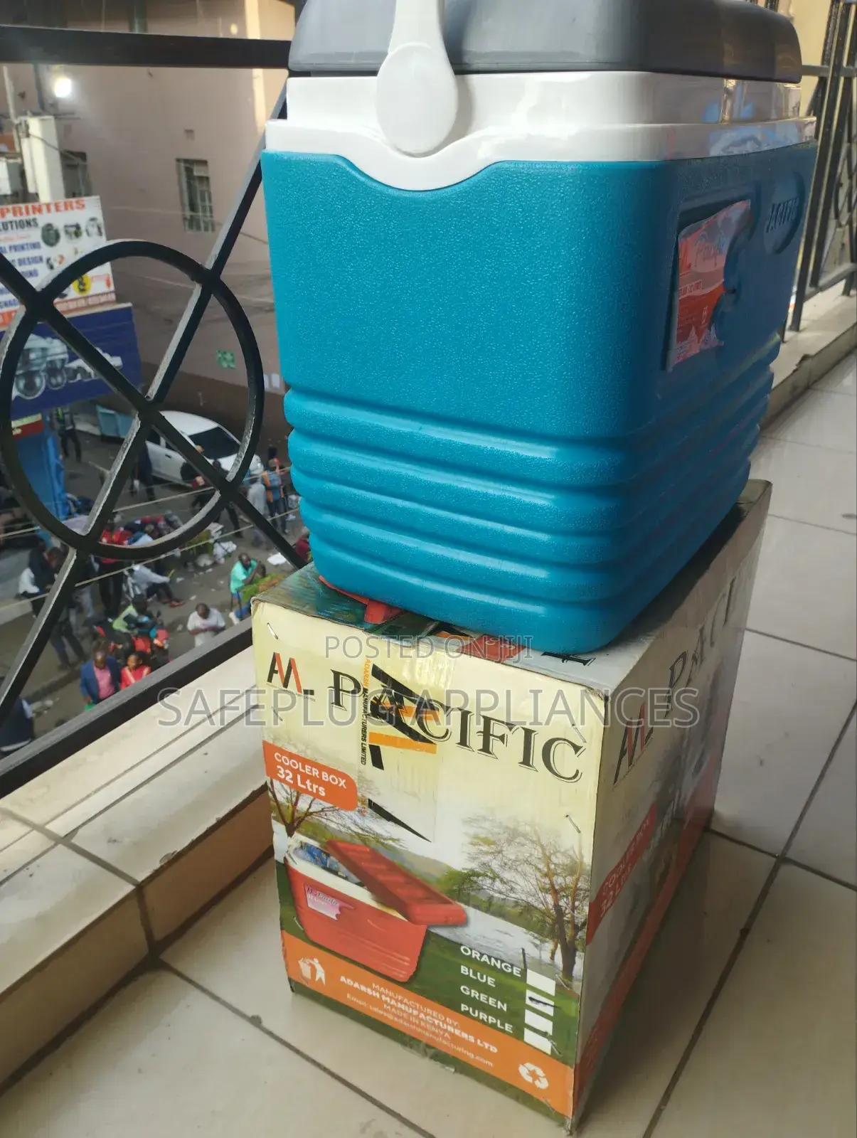 Pacific 32l Insulated Cooler Box