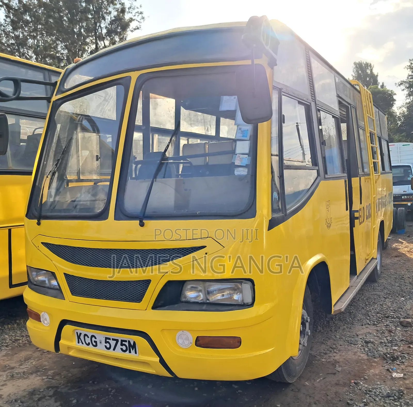 Isuzu NQR 2015 Yellow