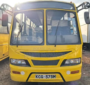 Isuzu NQR 2015 Yellow