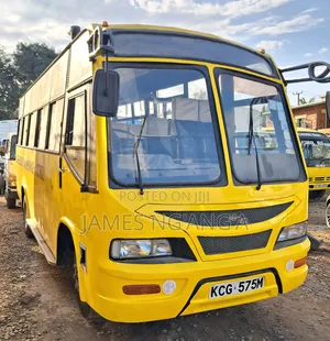 Isuzu NQR 2015 Yellow