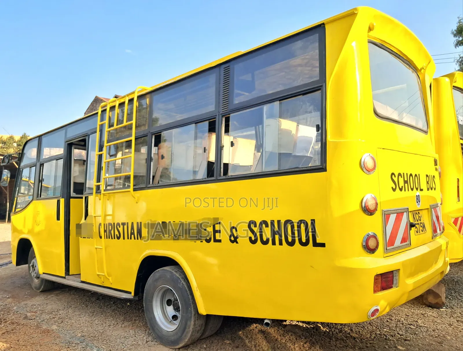 Isuzu NQR 2015 Yellow