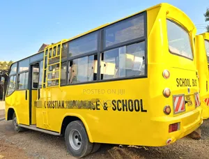 Isuzu NQR 2015 Yellow