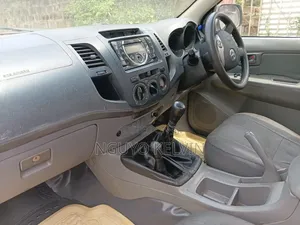 Toyota Hilux 2010 White