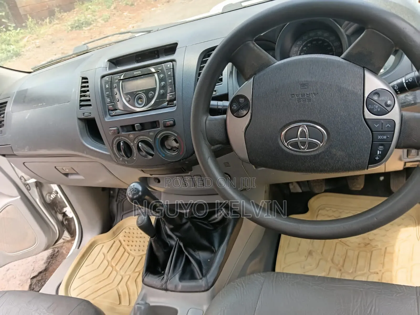 Toyota Hilux 2010 White