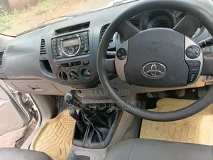 Toyota Hilux 2010 White