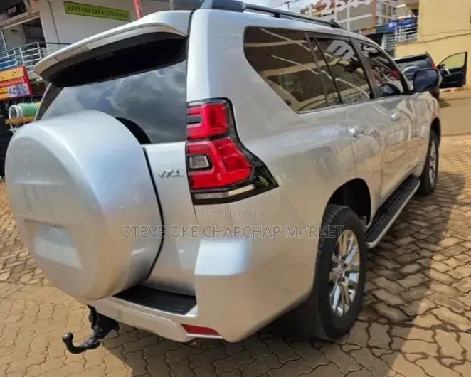 Toyota Land Cruiser Prado 3.0 190hp 2019 Silver