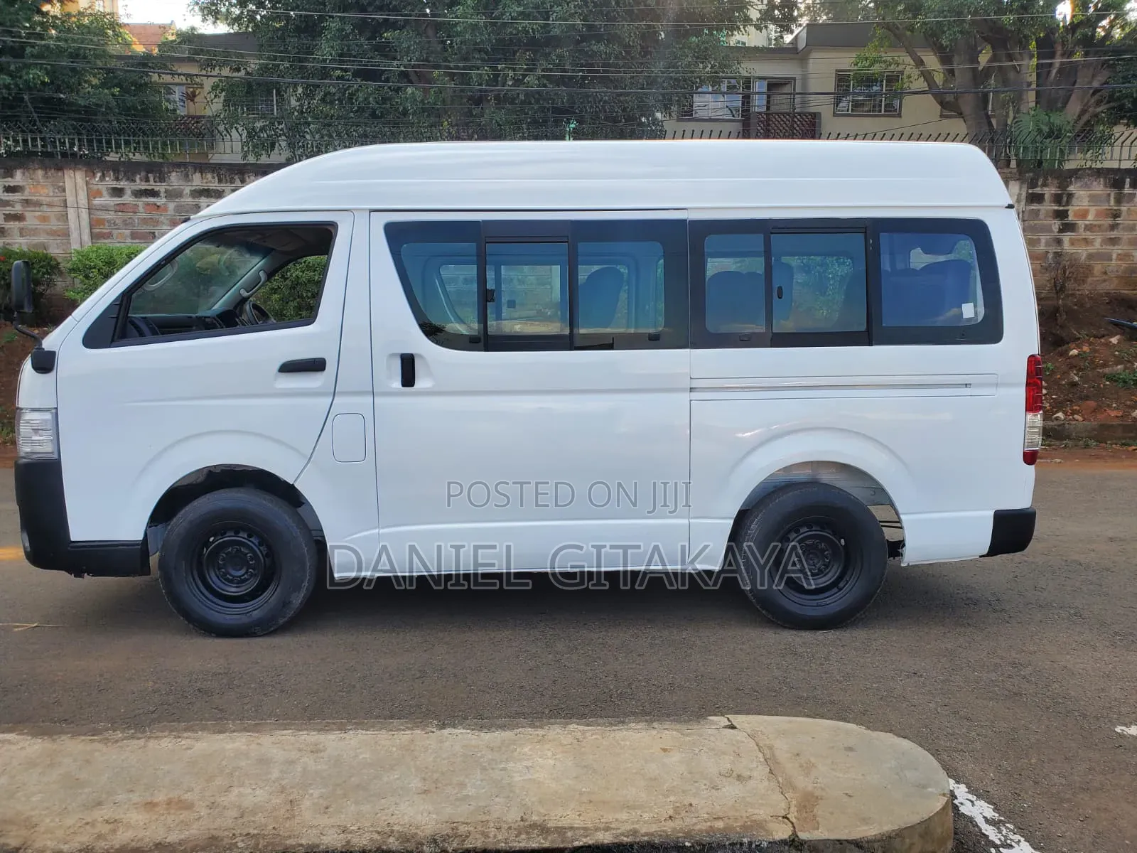 Toyota HiAce 2016 White